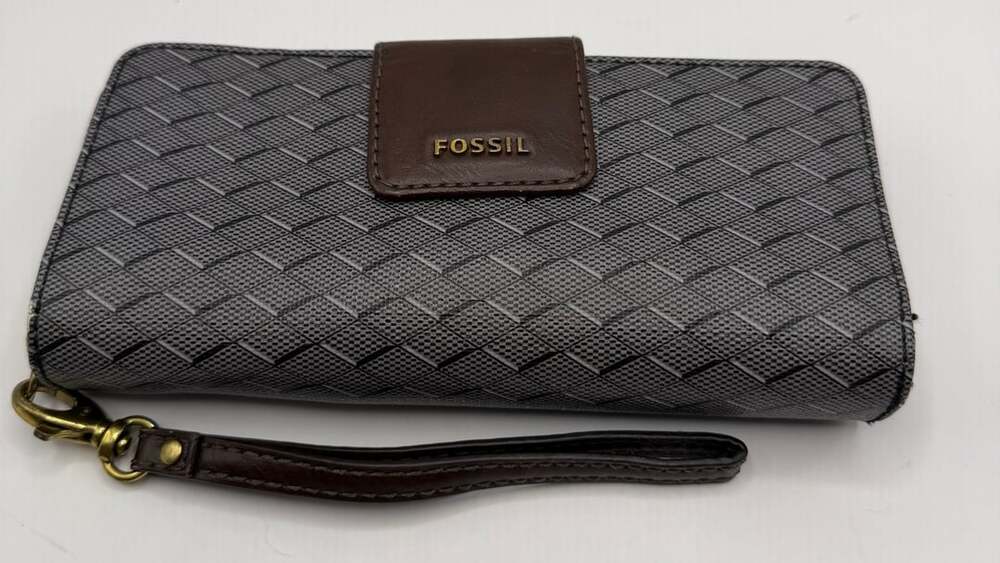 Fossil Logan RFID Tab Clutch Wallet Black Gray Geometric Print with Wristlet